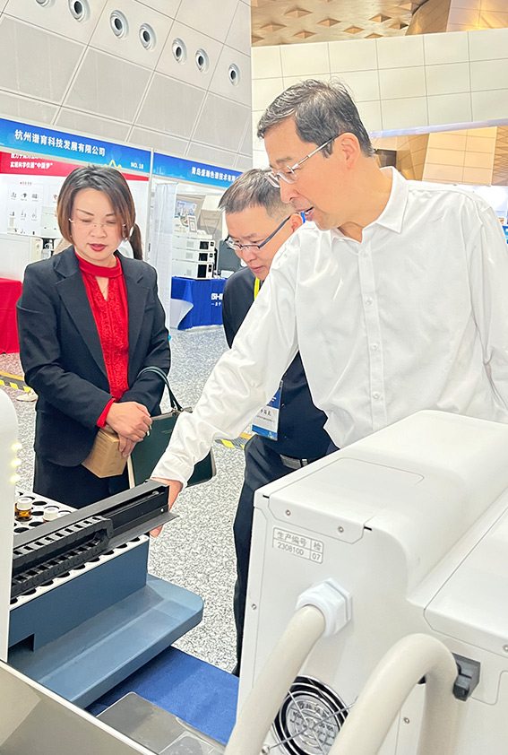 中儀宇盛參加中國化學(xué)會第24屆全國色譜學(xué)術(shù)報告會及儀器展覽會(圖10) 1-231011150F3431.jpg